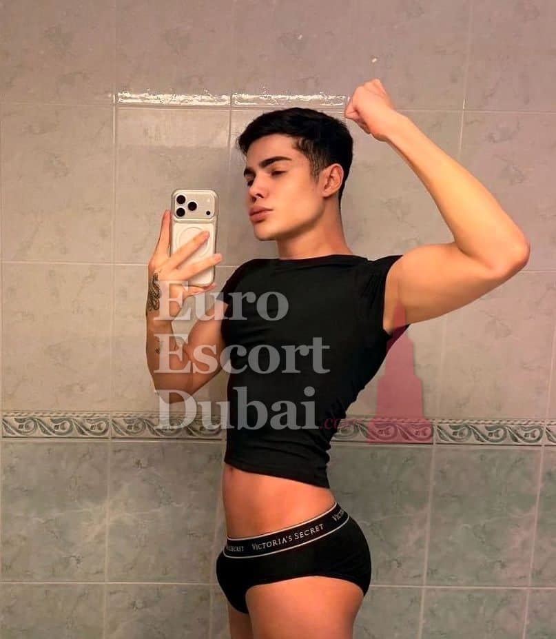 Bruno, 20, escort in Al Ain — black hair, 170 cm (photo 9 of 13)