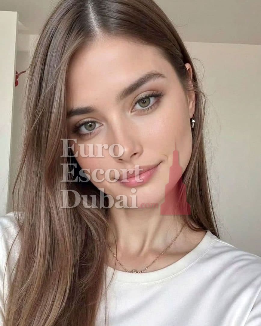 Yvette, 23, escort in Dubai — French, 169 cm (photo 5 of 6)