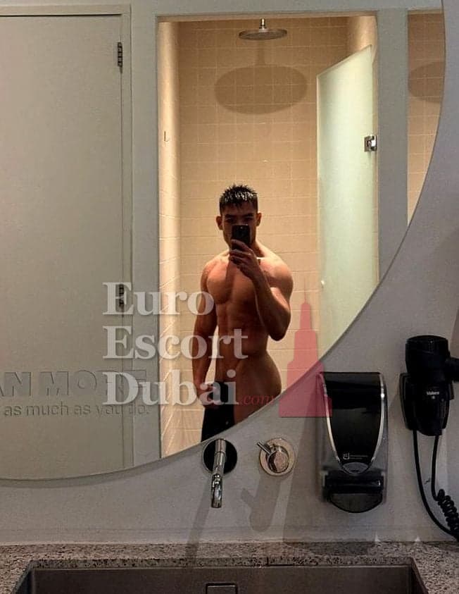 Ren, 28, escort in Dubai — 170 cm, black hair (photo 4 of 9)
