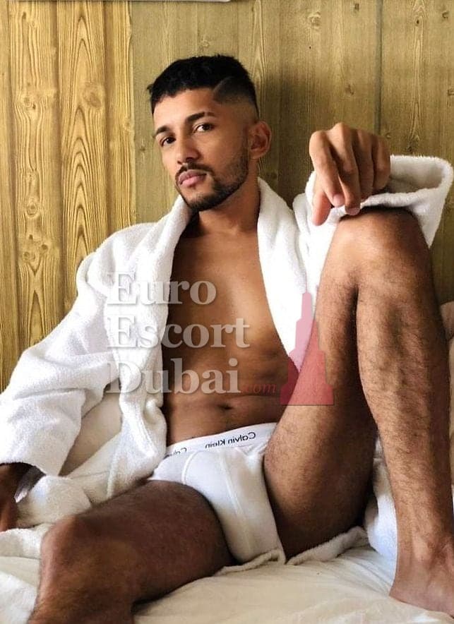 Omar, 27, escort in Dubai — 178 cm, black hair (photo 6 of 7)