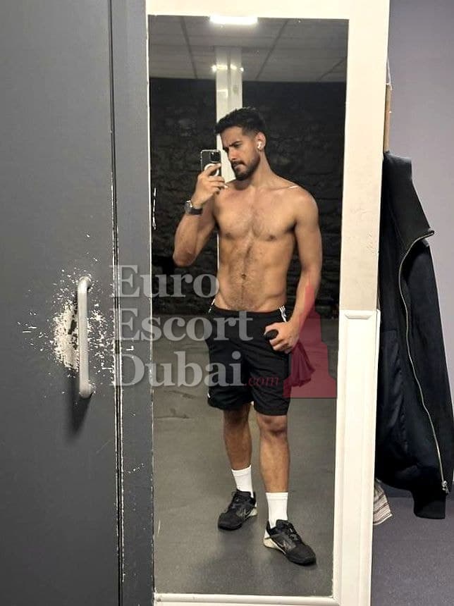 Bilal, 29, escort in Dubai — 185 cm, black hair (photo 10 of 13)