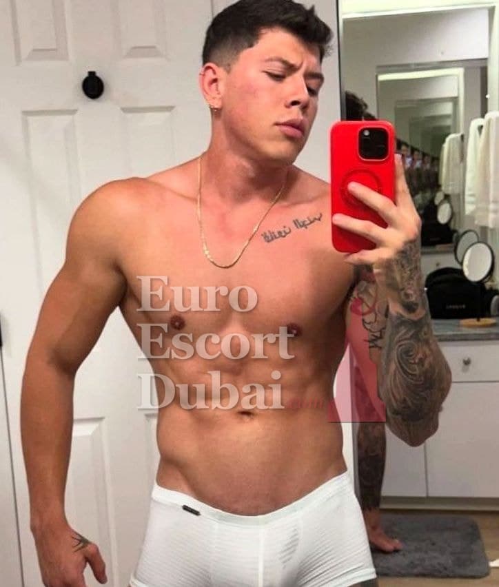 Oliver, 27, escort in Dubai — black hair, 175 cm (photo 3 of 4)