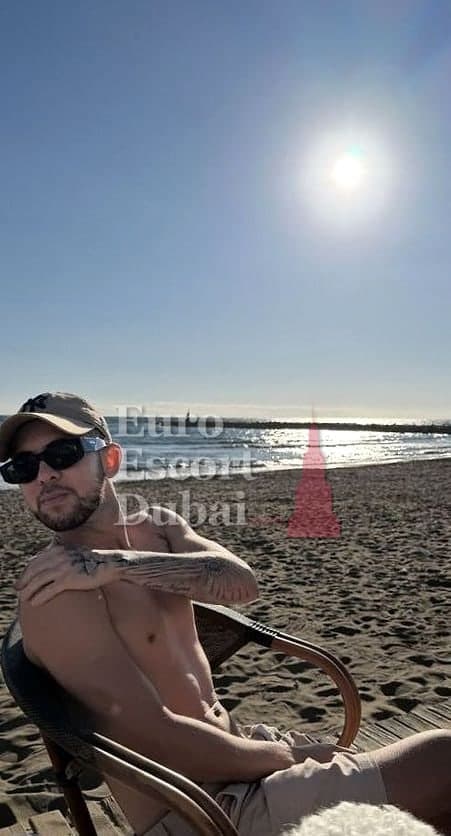 Farid, 25, escort in Dubai — 163 cm, black hair (photo 6 of 8)