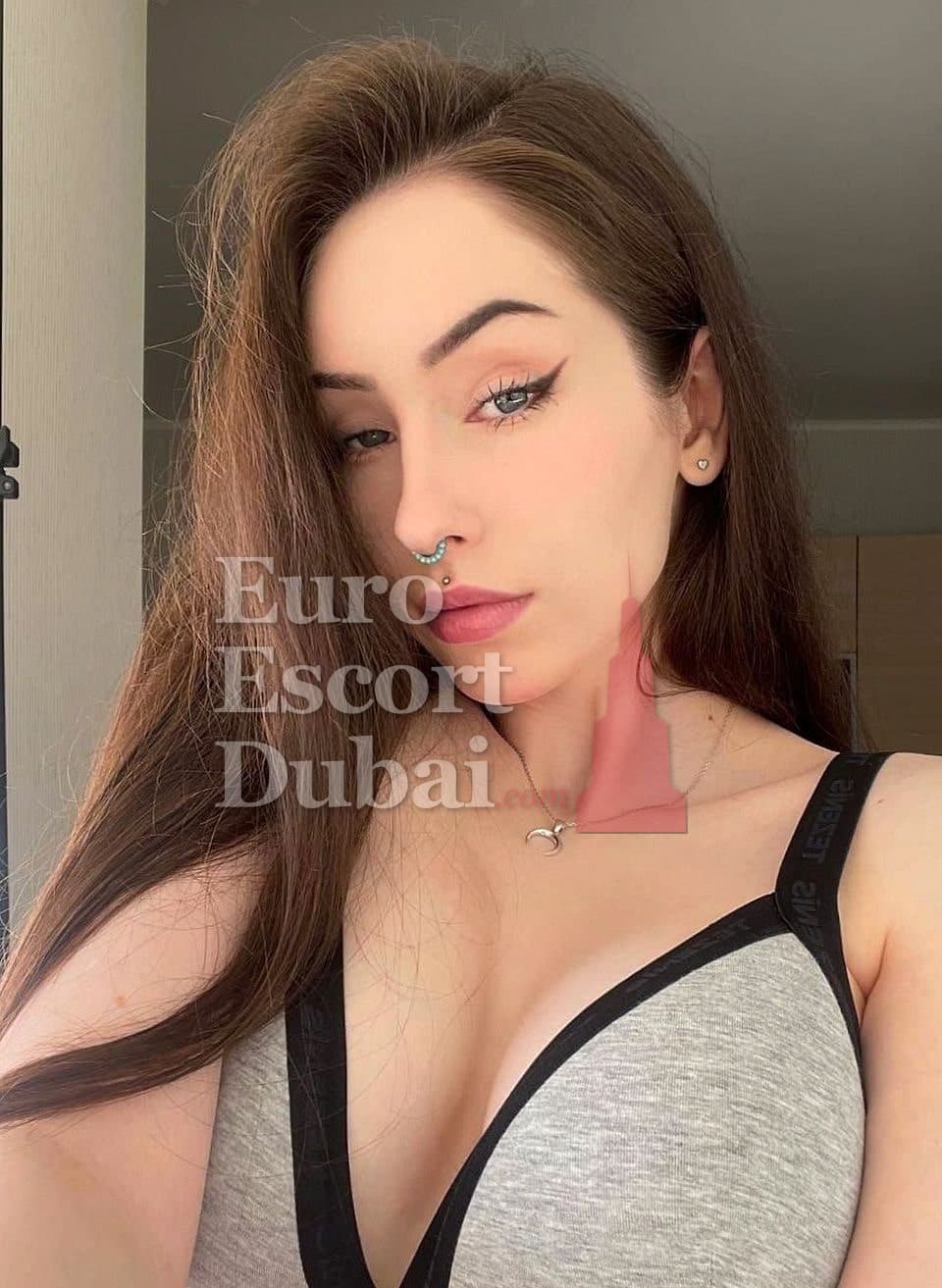 Ylva, 25, escort in Dubai — 175 cm, black hair (photo 4 of 4)