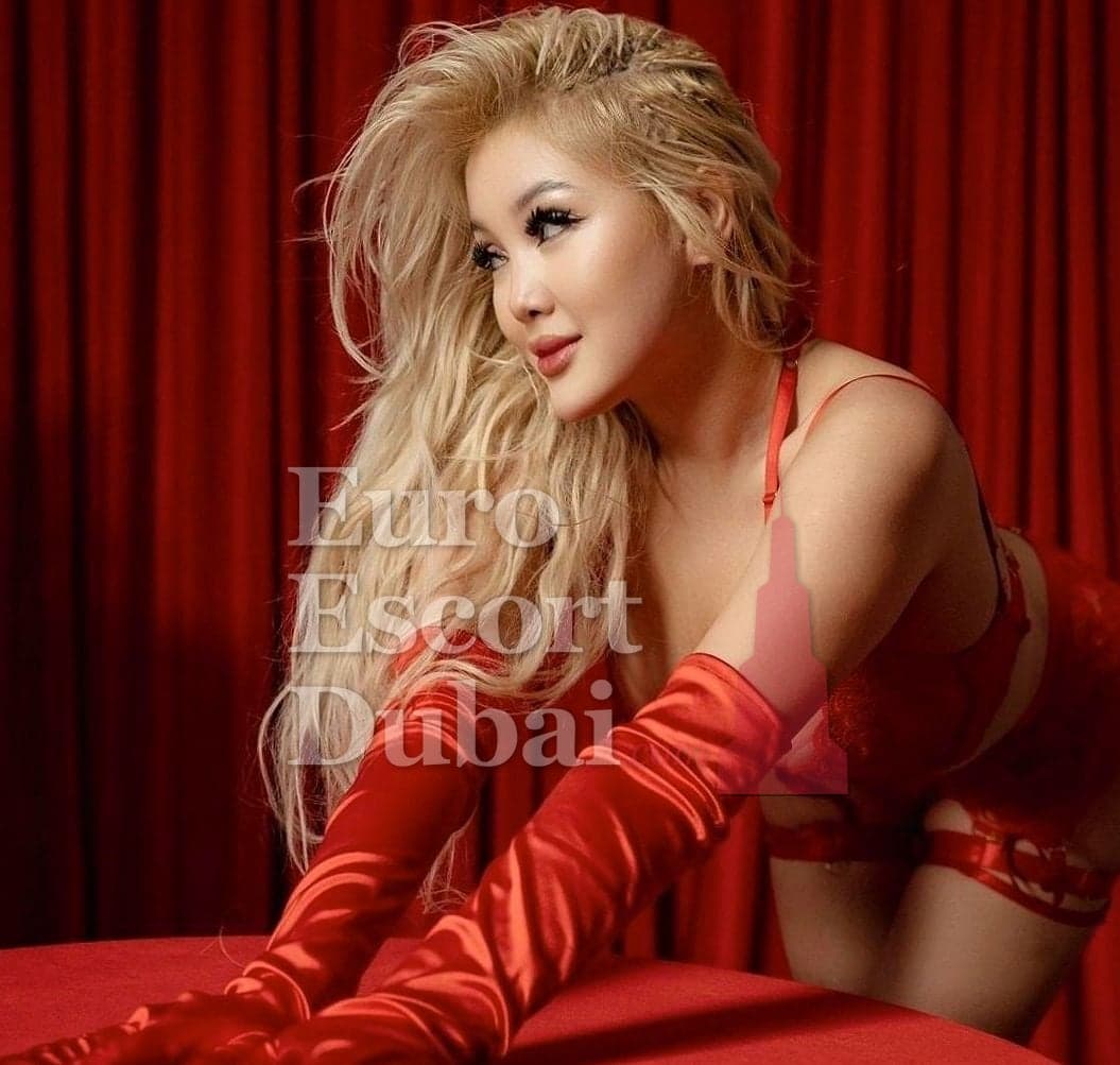 Zukhra, 23, escort in Sharjah — blonde hair, Kyrgyz (photo 7 of 13)
