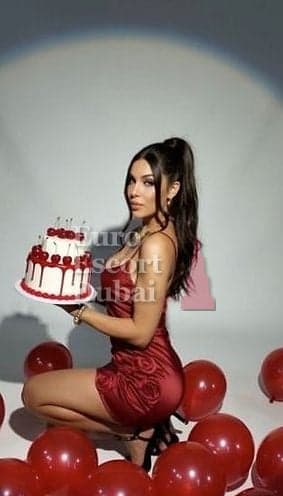 Renata, 23, escort in Abu Dhabi — brown hair, Colombian (photo 7 of 13)