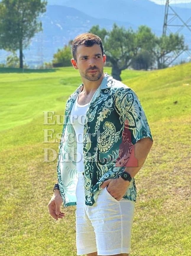 Jin, 27, escort in Dubai — black hair, 178 cm (photo 3 of 5)