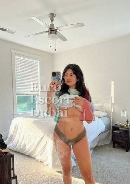 Noura, 26, escort in Dubai — brown hair, 172 cm (photo 3 of 5)