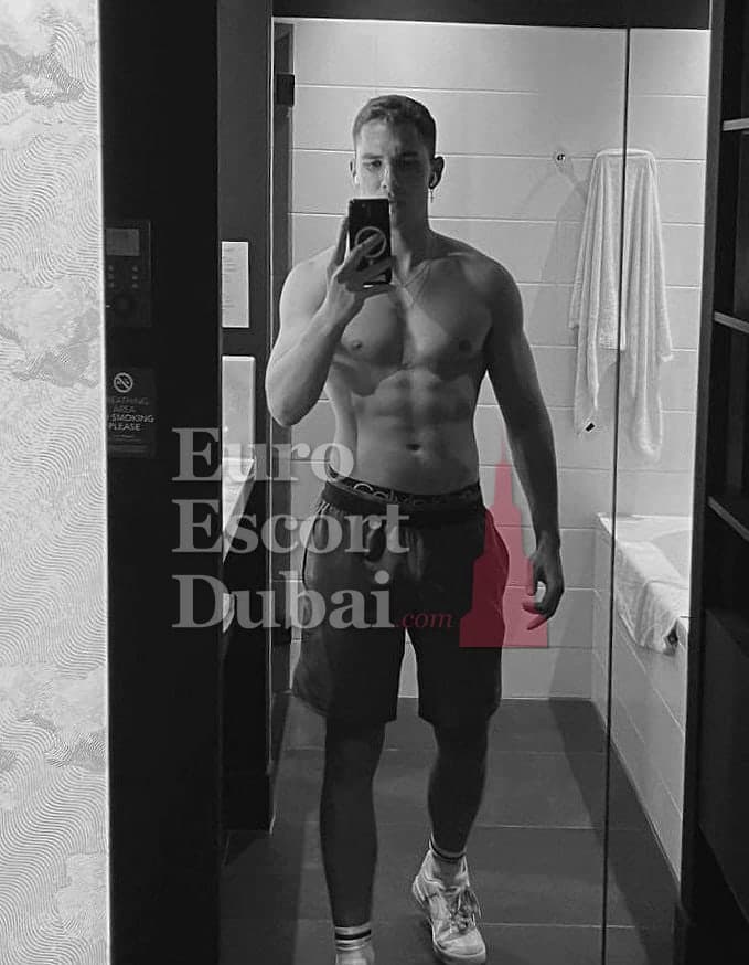 Hassan, 26, escort in Dubai — 188 cm, brown hair (photo 2 of 11)