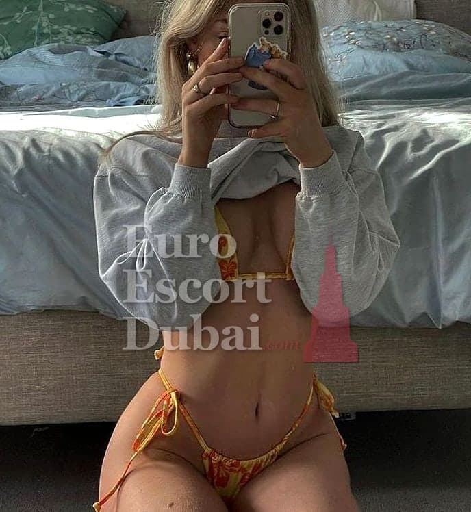 Ophelia, 29, escort in Ras Al Khaimah — 178 cm, blonde hair (photo 2 of 5)
