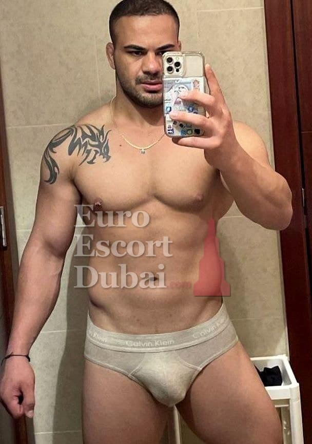 Xavier, 24, escort in Dubai — 170 cm, black hair (photo 10 of 13)
