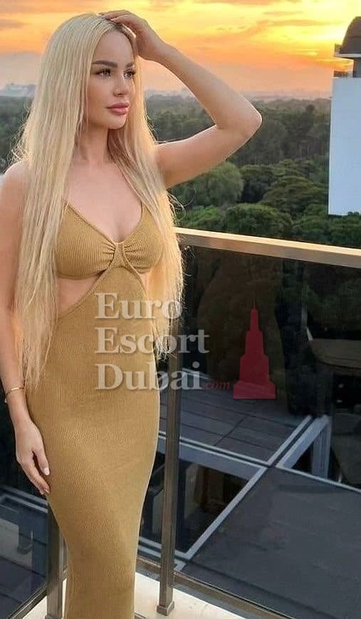 Akbota, 25, escort in Dubai — 165 cm, blonde hair (photo 12 of 13)