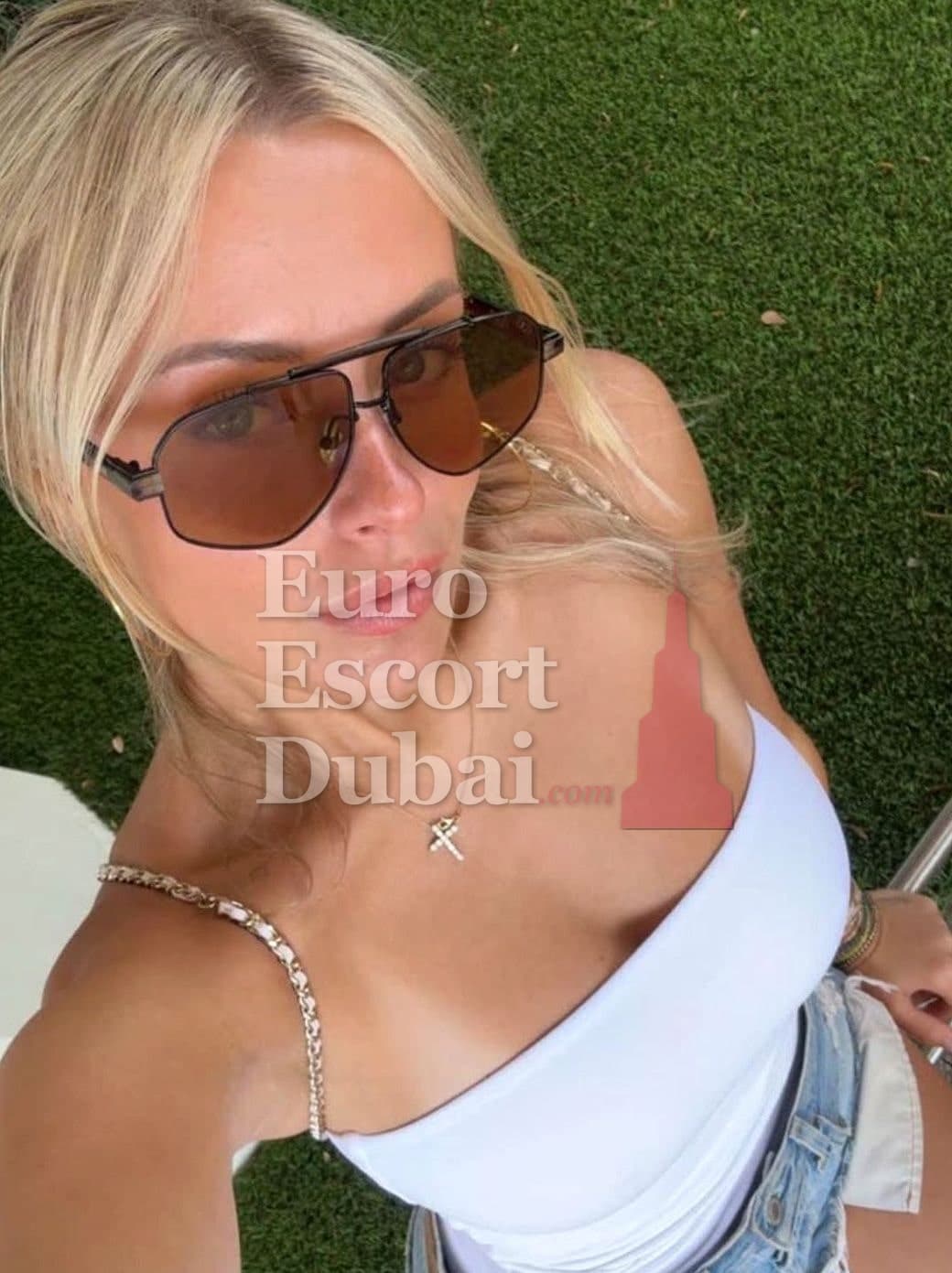 Wendy, 32, escort in Dubai — brown hair, 168 cm (photo 5 of 7)