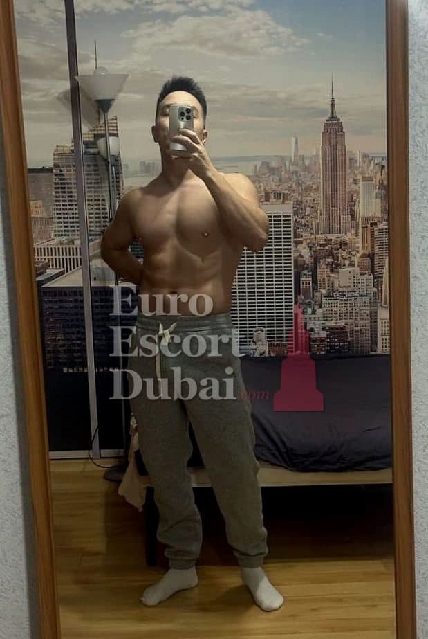 Anton, 28, escort in Dubai — 173 cm, black hair (photo 2 of 13)