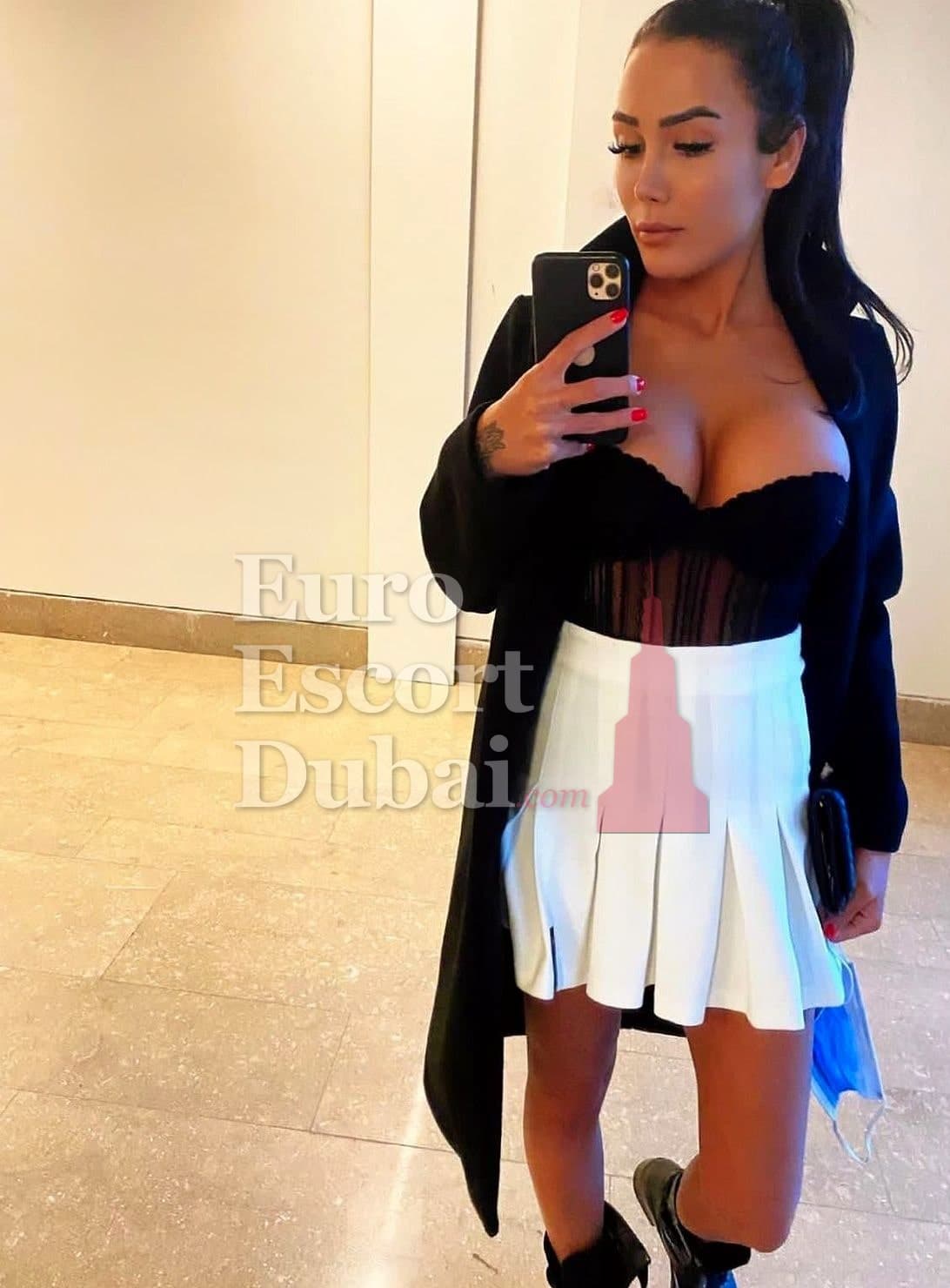 Hande, 27, escort in Dubai — Turkish, 165 cm (photo 5 of 8)