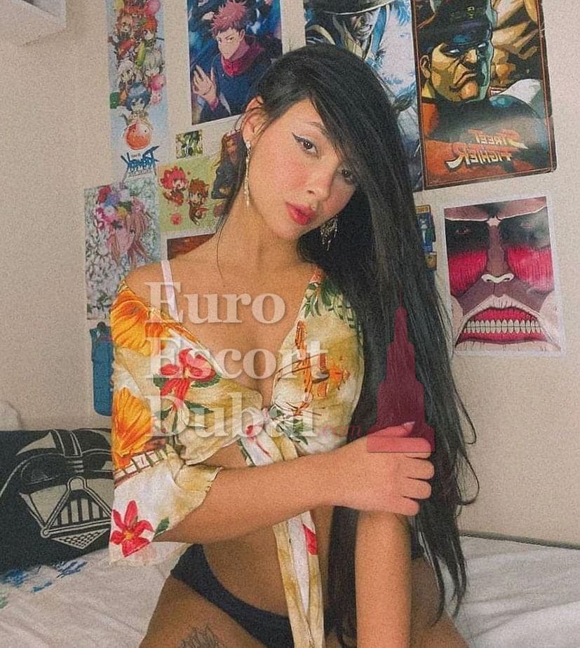 Iulia, 29, escort in Dubai — 176 cm, black hair (photo 3 of 5)
