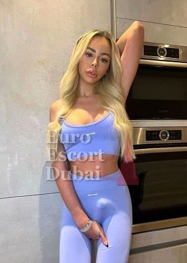 Ioana, 21, escort in Dubai — Russian, 158 cm (photo 2 of 13)