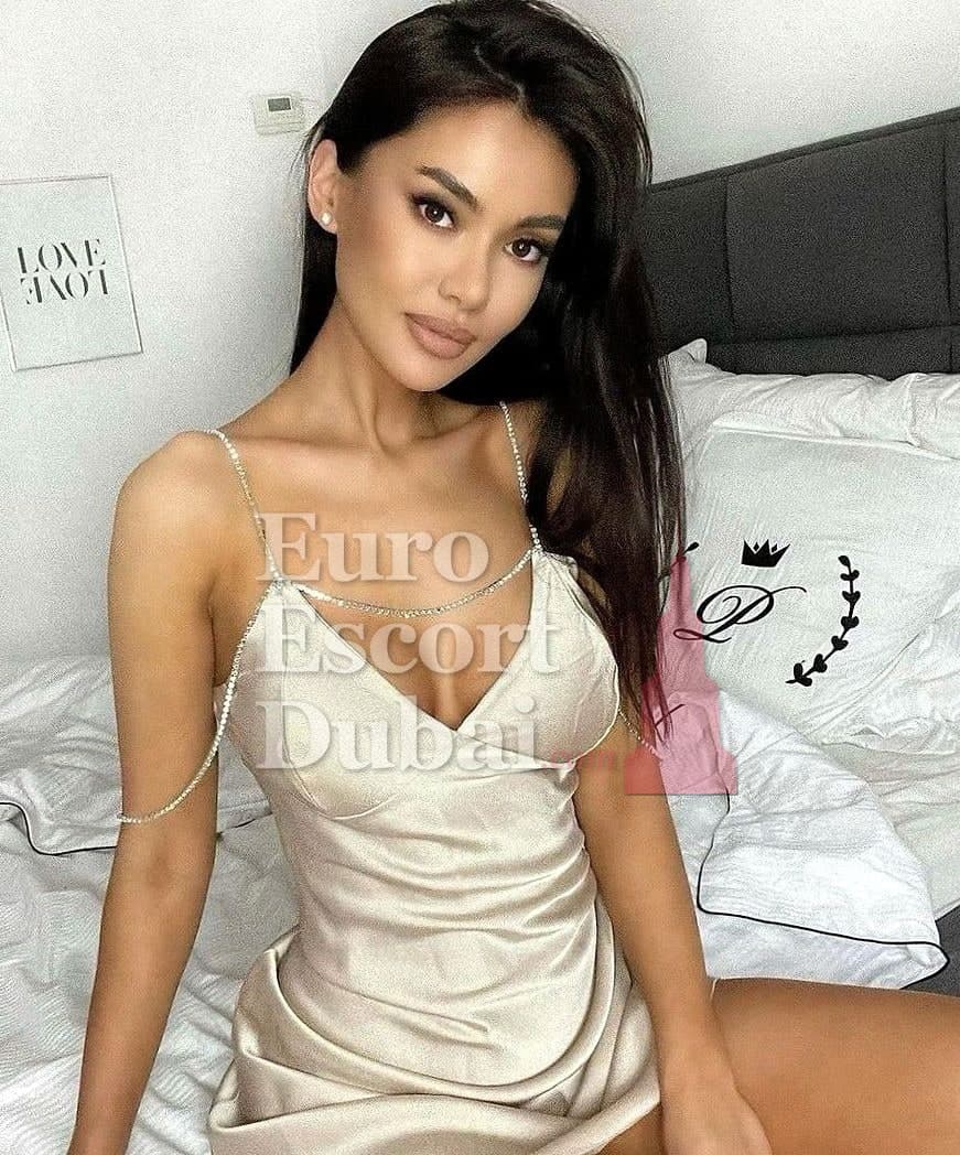 Piper, 22, escort in Ajman — 169 cm, brown hair (photo 6 of 6)
