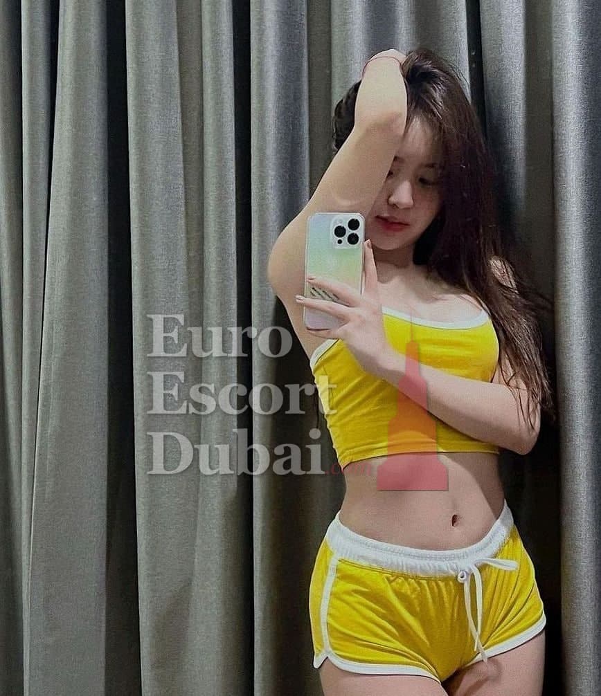 Ruolan, 24, escort in Dubai — 168 cm, black hair (photo 2 of 6)