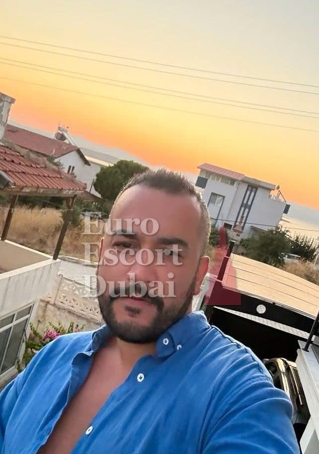 Elias, 30, escort in Abu Dhabi — 175 cm, black hair (photo 4 of 4)