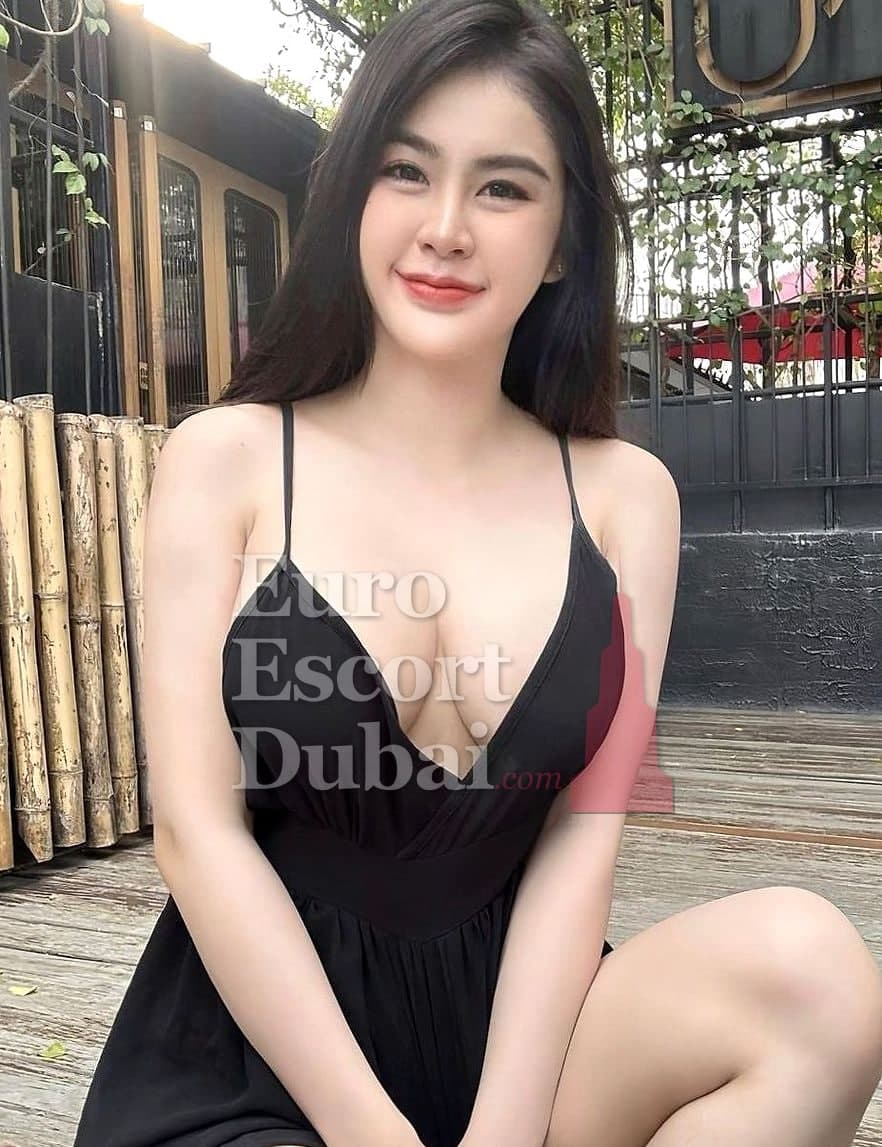 Bea, 22, escort in Fujairah — black hair, Indonesian (photo 10 of 10)