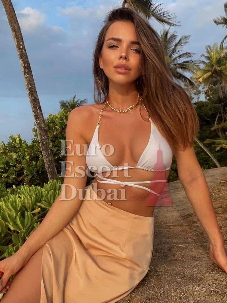 Maggie, 23, escort in Dubai — French, 168 cm (photo 2 of 6)