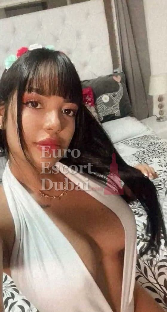 Nawal, 29, escort in Abu Dhabi — black hair, 172 cm (photo 1 of 5)