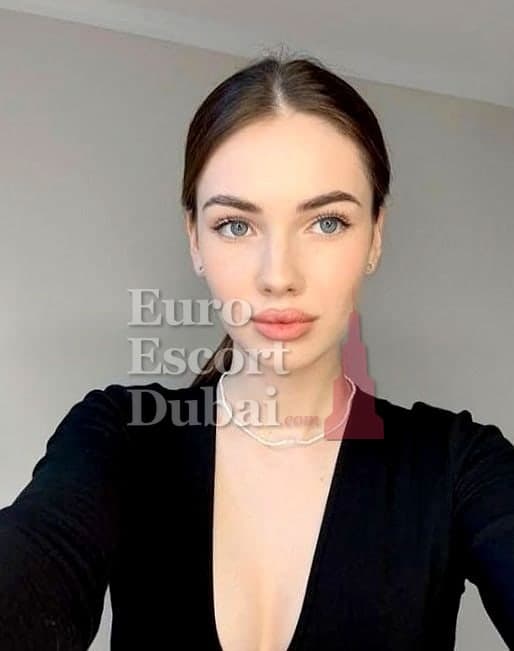 Severine, 28, escort in Sharjah — French, 169 cm (photo 2 of 6)