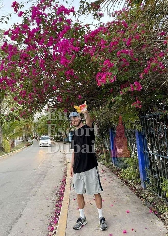 David, 32, escort in Dubai — 183 cm, brown hair (photo 8 of 8)