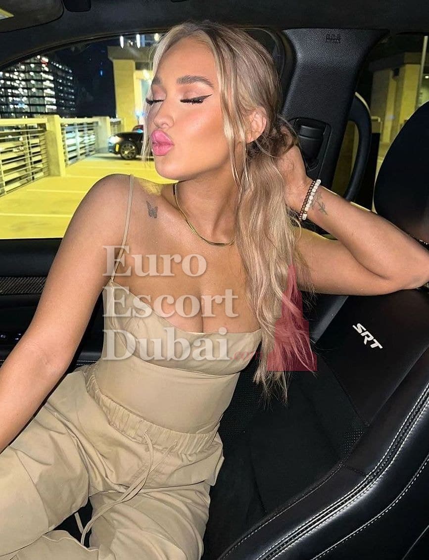Aubree, 24, escort in Abu Dhabi — German, 162 cm (photo 5 of 5)