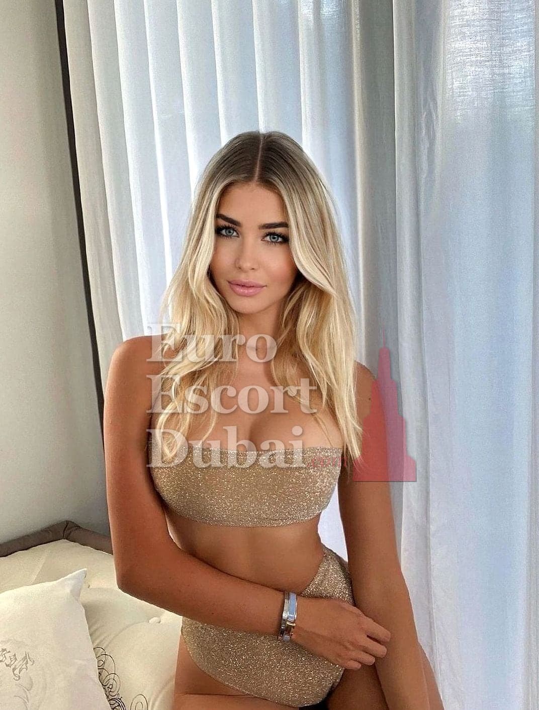 Zhanna, 27, escort in Dubai — blonde hair, Russian (photo 7 of 7)