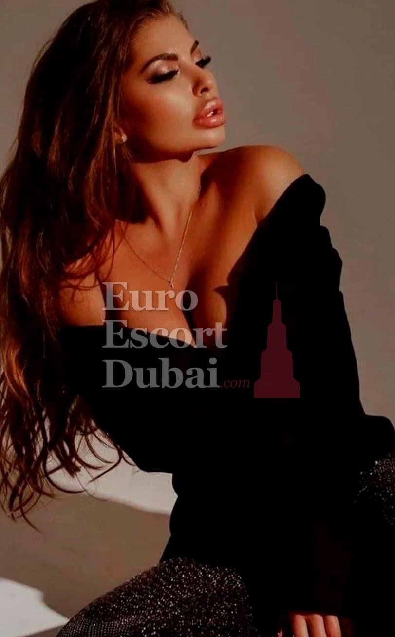 Kathleen, 30, escort in Dubai — brown hair, 163 cm (photo 5 of 9)