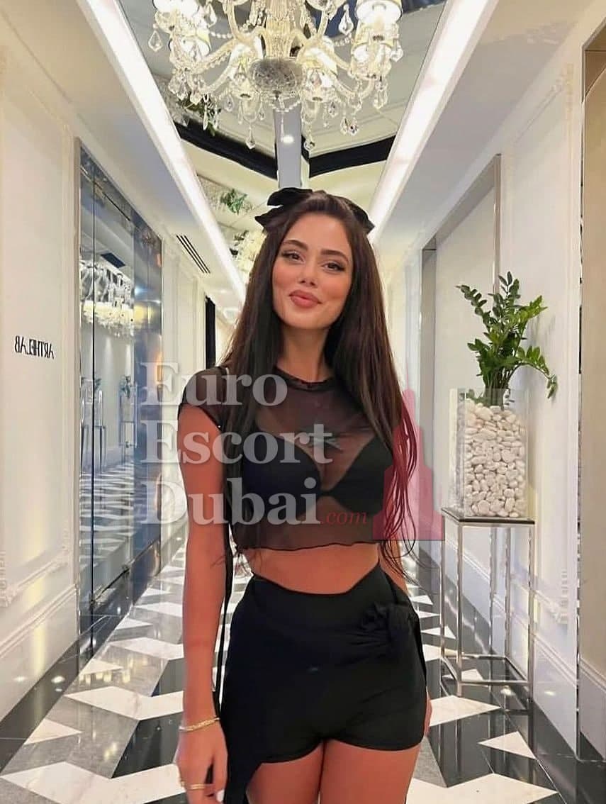 Yagmur, 22, escort in Dubai — French, 170 cm (photo 2 of 6)