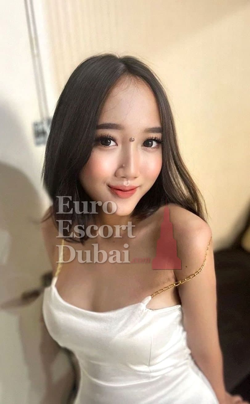 Kanya, 24, escort in Dubai — black hair, Indonesian (photo 4 of 7)