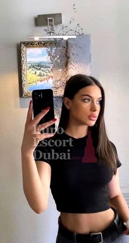 Kristina, 22, escort in Dubai — 170 cm, black hair (photo 2 of 8)