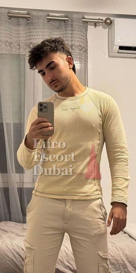 Waleed, 23, escort in Dubai — brown hair, 175 cm (photo 13 of 13)