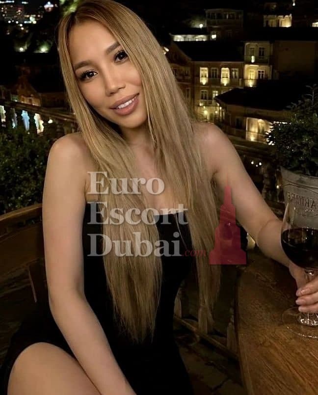 Feruza, 27, escort in Dubai — blonde hair, Kazakh (photo 7 of 13)