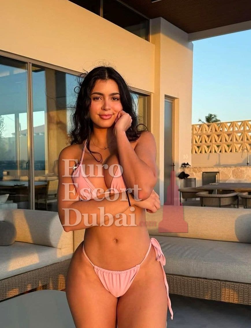 Rania, 23, escort in Dubai — Emirati, 168 cm (photo 2 of 7)