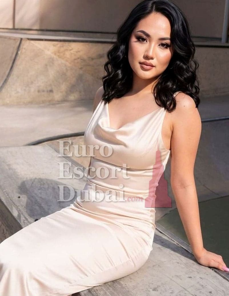 Umida, 26, escort in Dubai — 160 cm, black hair (photo 12 of 13)