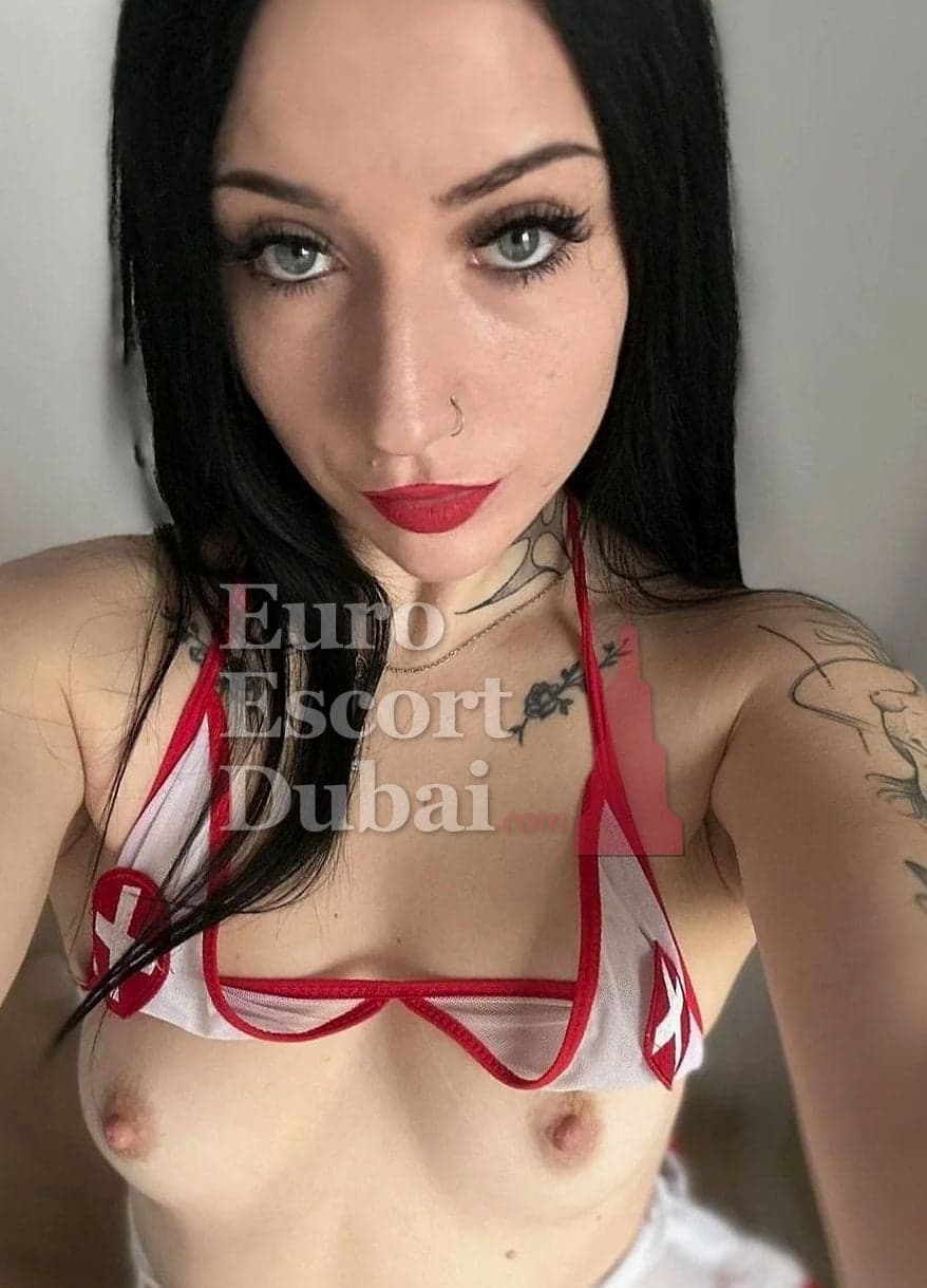 Isla, 27, escort in Sharjah — Australian, 168 cm (photo 5 of 5)
