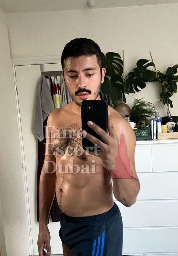 Reza, 38, escort in Dubai — 175 cm, black hair (photo 10 of 11)
