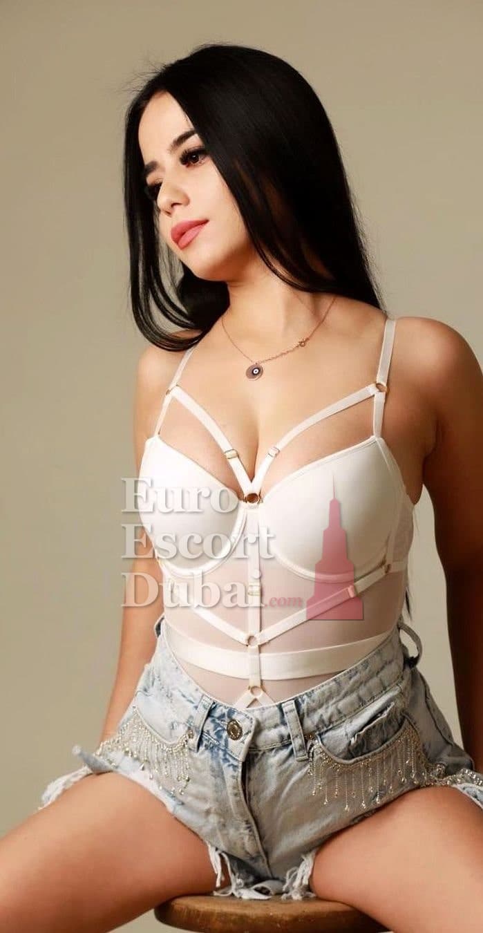 Ezgi, 26, escort in Sharjah — 168 cm, brown hair (photo 3 of 4)
