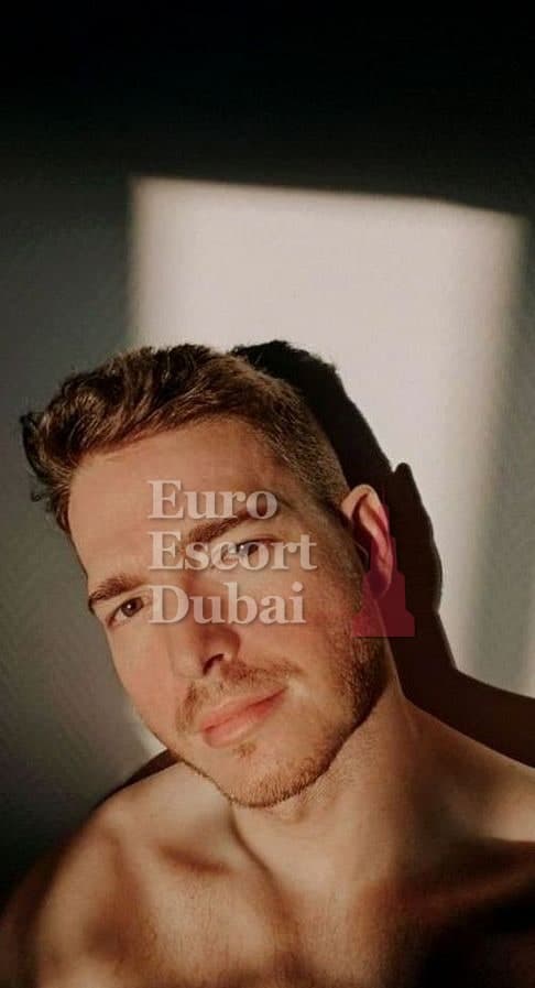 Jake, 28, escort in Dubai — brown hair, 193 cm (photo 5 of 8)