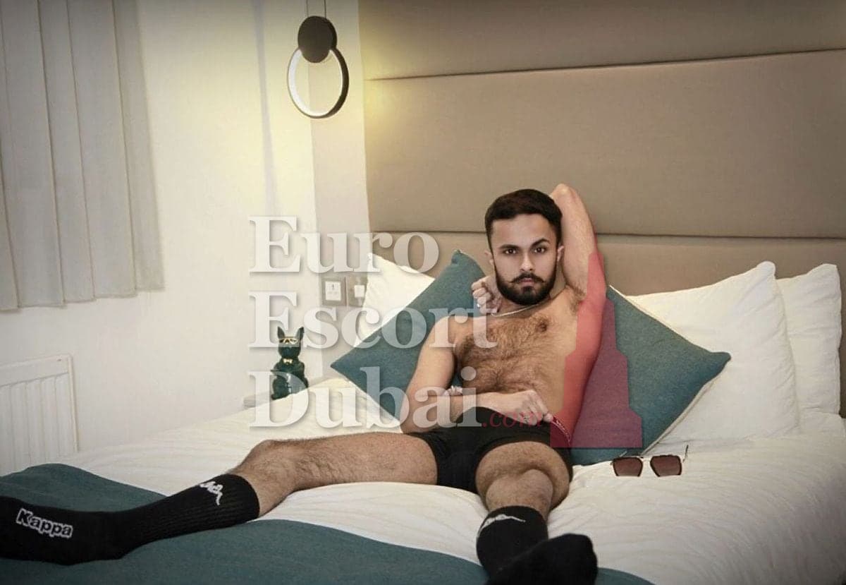 Henry, 25, escort in Dubai — 178 cm, black hair (photo 6 of 6)