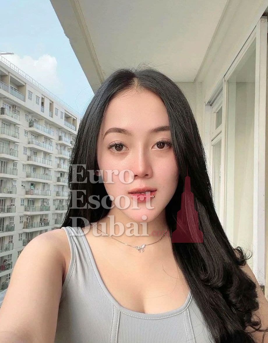 Kannika, 23, escort in Dubai — blonde hair, Indonesian (photo 4 of 6)