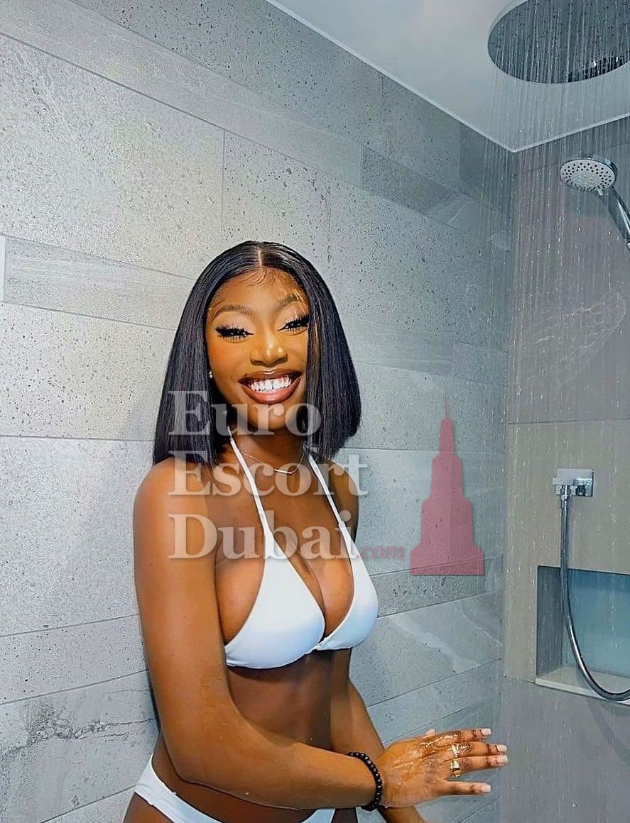 Ijeoma, 25, escort in Dubai — 168 cm, black hair (photo 2 of 5)