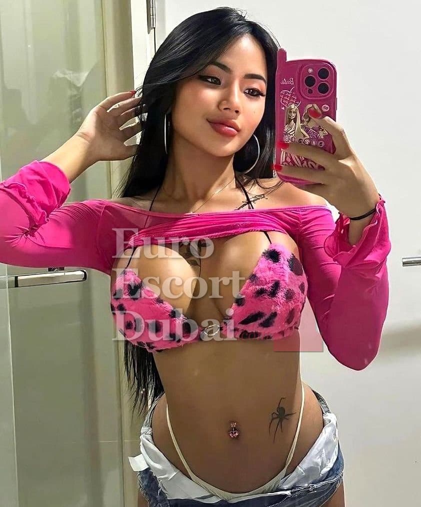Benz, 24, escort in Dubai — 167 cm, black hair (photo 4 of 6)