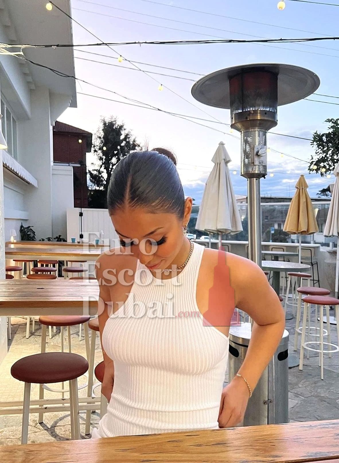 Anneliese, 29, escort in Dubai — 160 cm, blonde hair (photo 4 of 7)