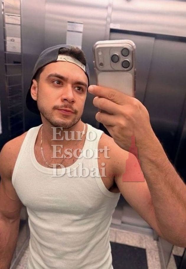 Ahmed, 28, escort in Dubai — 178 cm, black hair (photo 2 of 13)