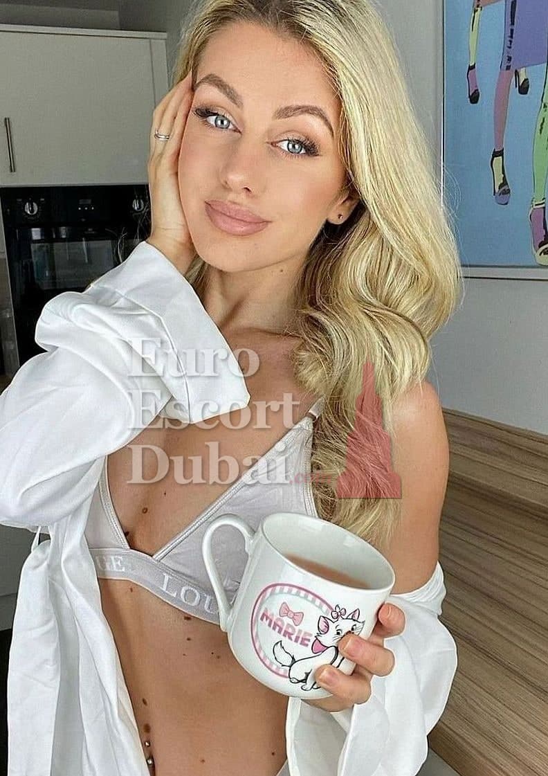 Marion, 27, escort in Abu Dhabi — blonde hair, 168 cm (photo 5 of 6)